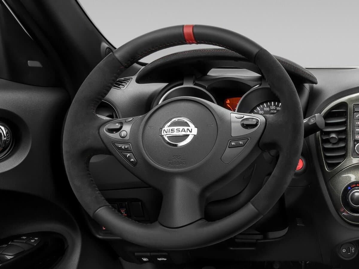Nissan Juke Nismo I Restayling — Sükan