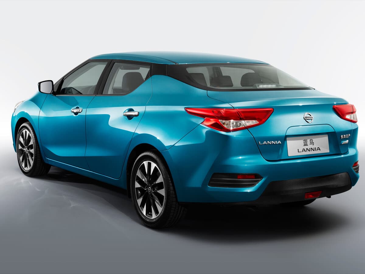 Nissan Lannia 2015 – 2022 — 3/4 arxadan