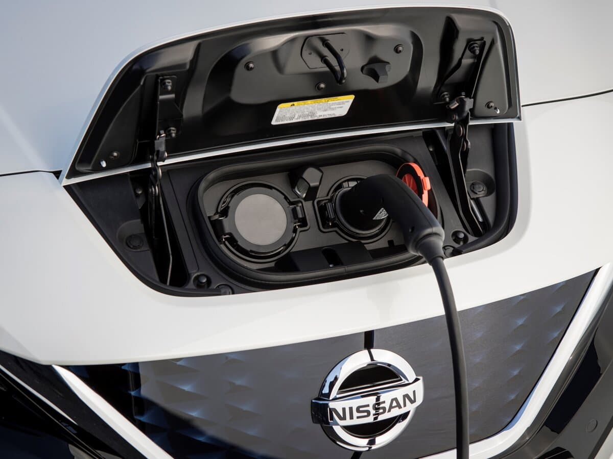 Nissan Leaf II (ZE1) — Salon, arxadan