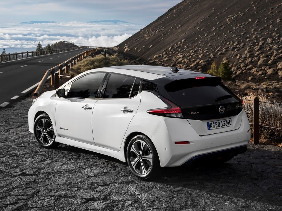 Nissan Leaf II (ZE1) — 3/4 arxadan