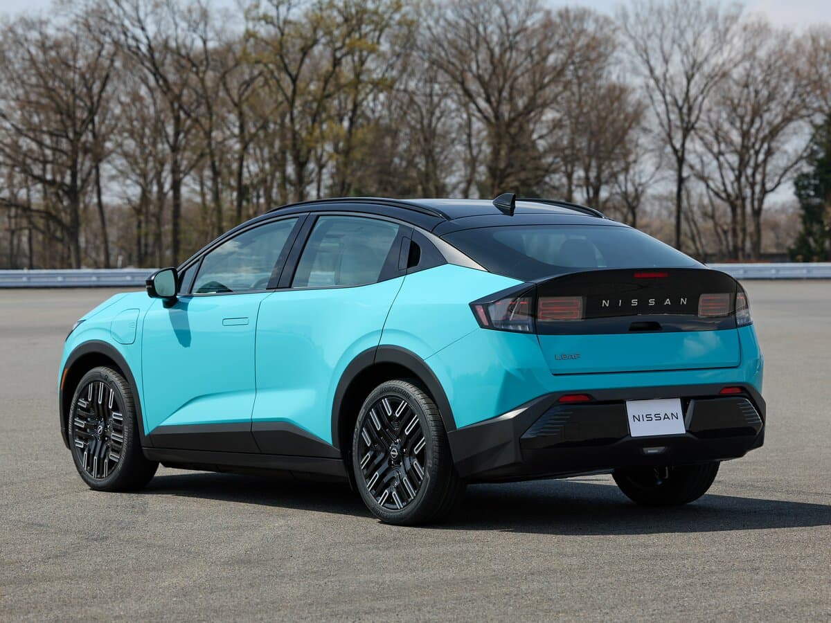 Nissan Leaf III (ZE2) — 3/4 arxadan