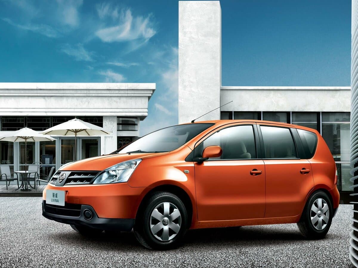 Nissan Livina I — Yandan