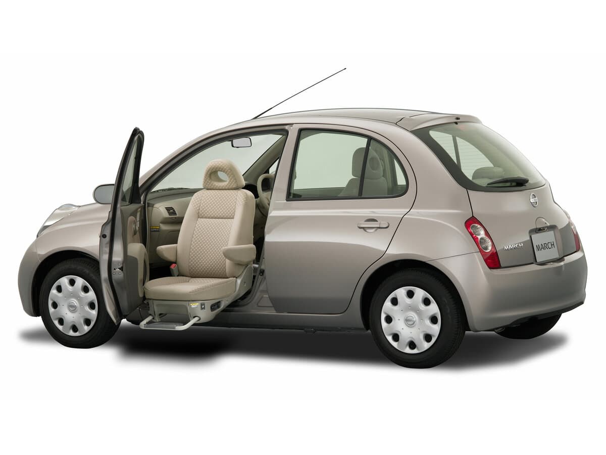 Nissan March III (K12) — Salon, öndən