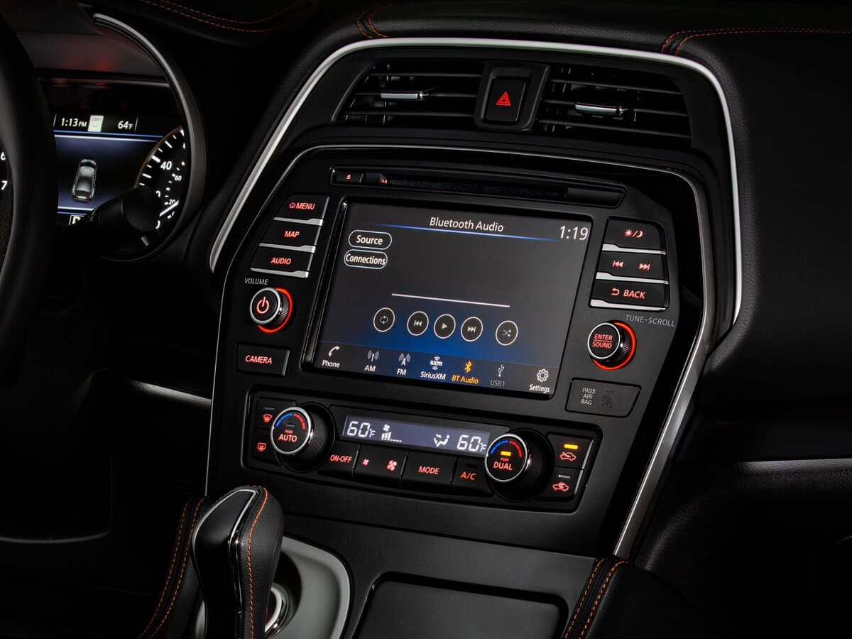 Nissan Maxima VIII (A36) Restayling — Salon, öndən