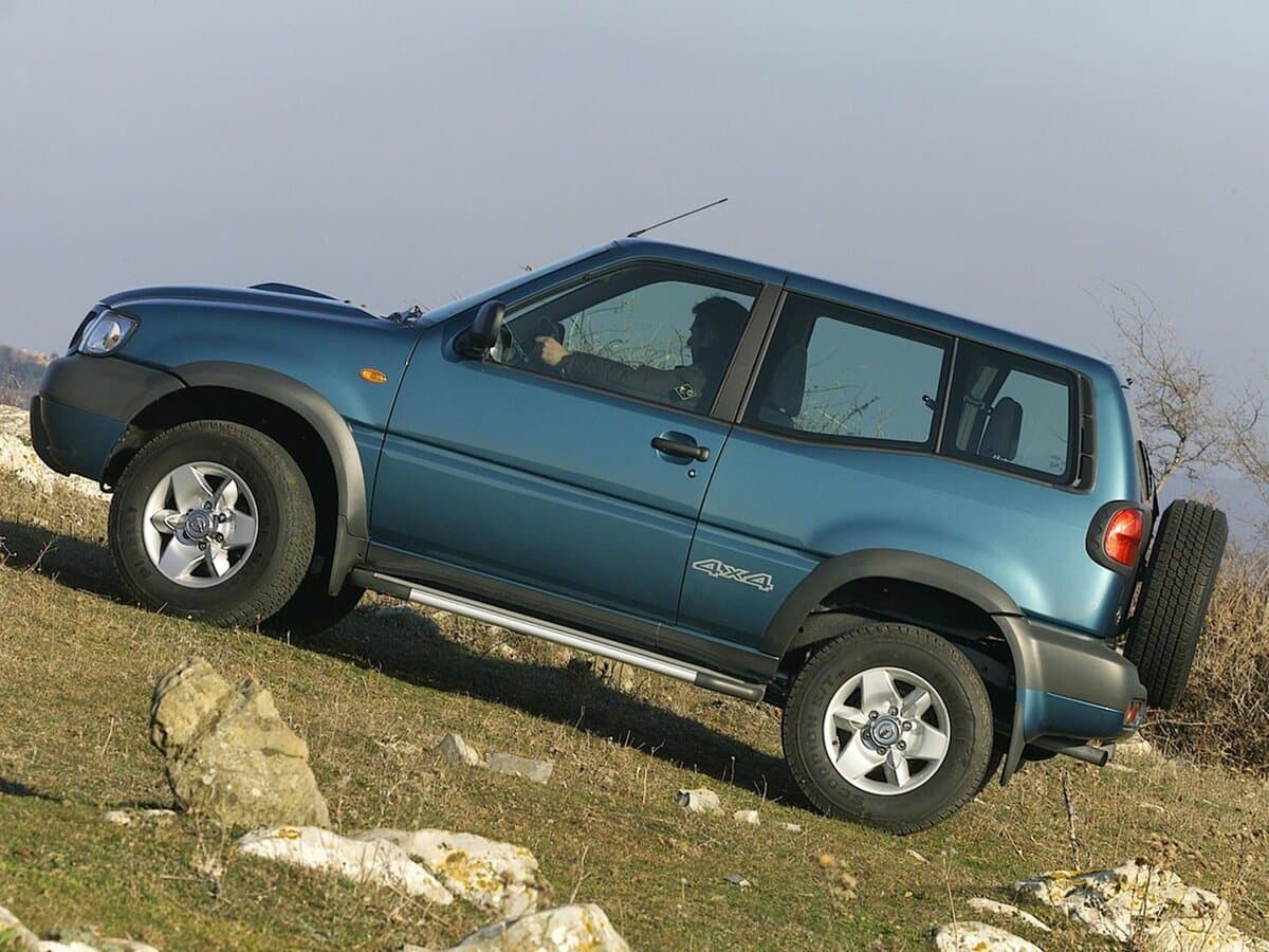 Nissan Mistral 1994 – 1999 — Əsas şəkil