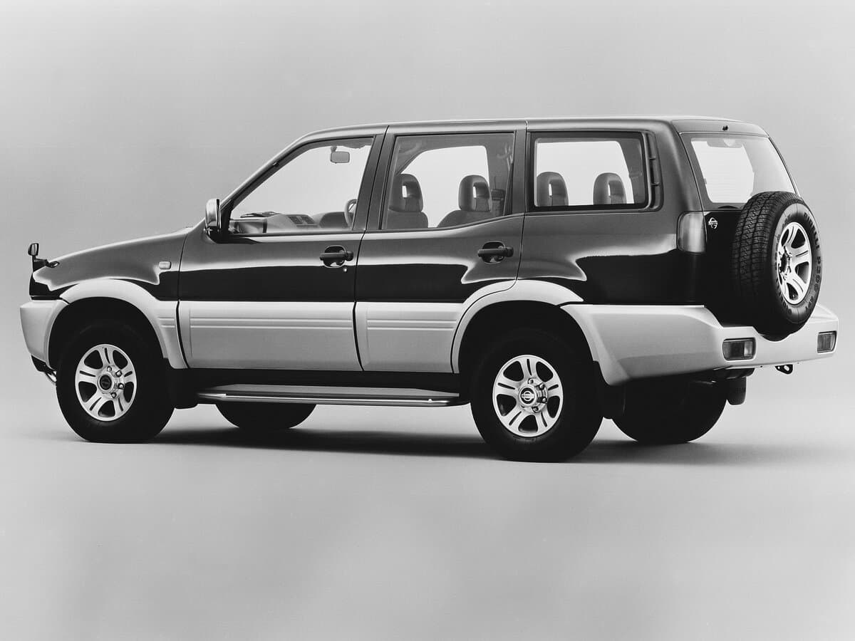 Nissan Mistral 1994 – 1999 — 3/4 arxadan
