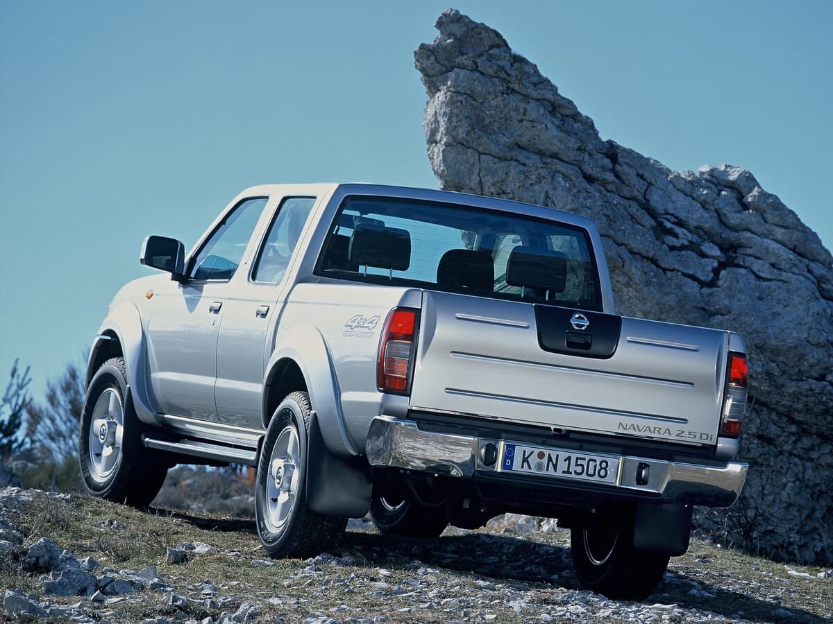 Nissan Navara (Frontier) II (D22) — 3/4 arxadan