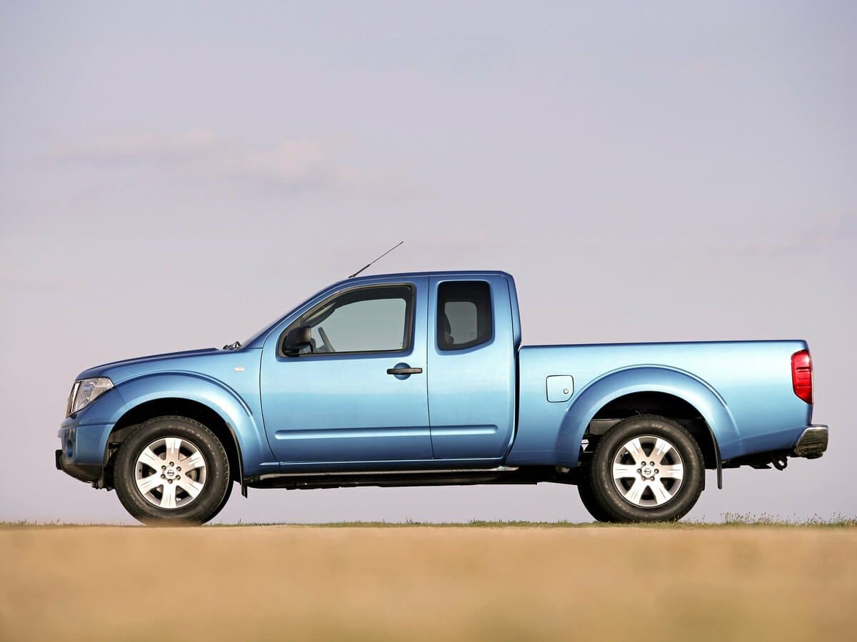 Nissan Navara (Frontier) III (D40) — Yandan