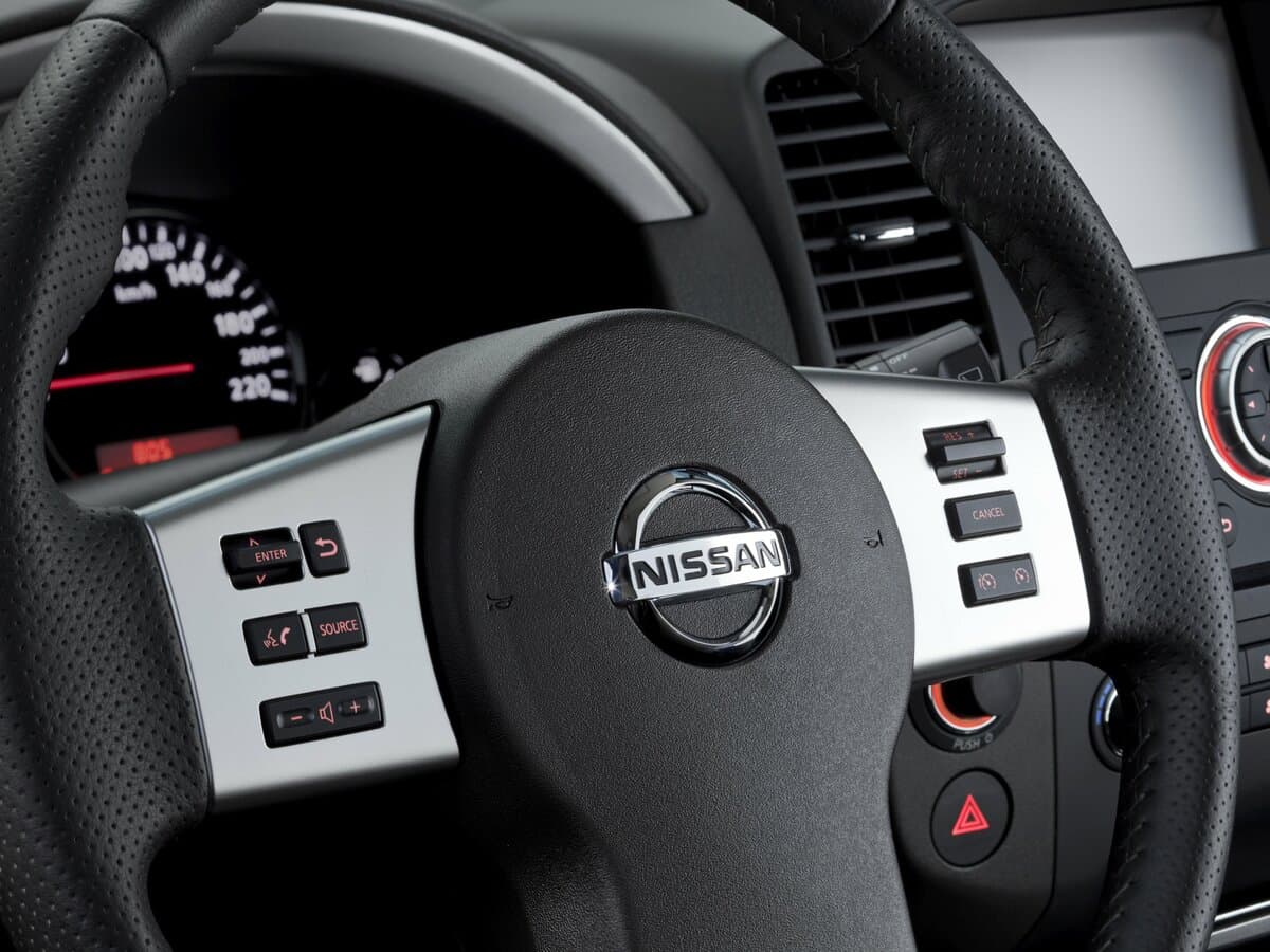 Nissan Navara (Frontier) III (D40) Restayling — Sükan
