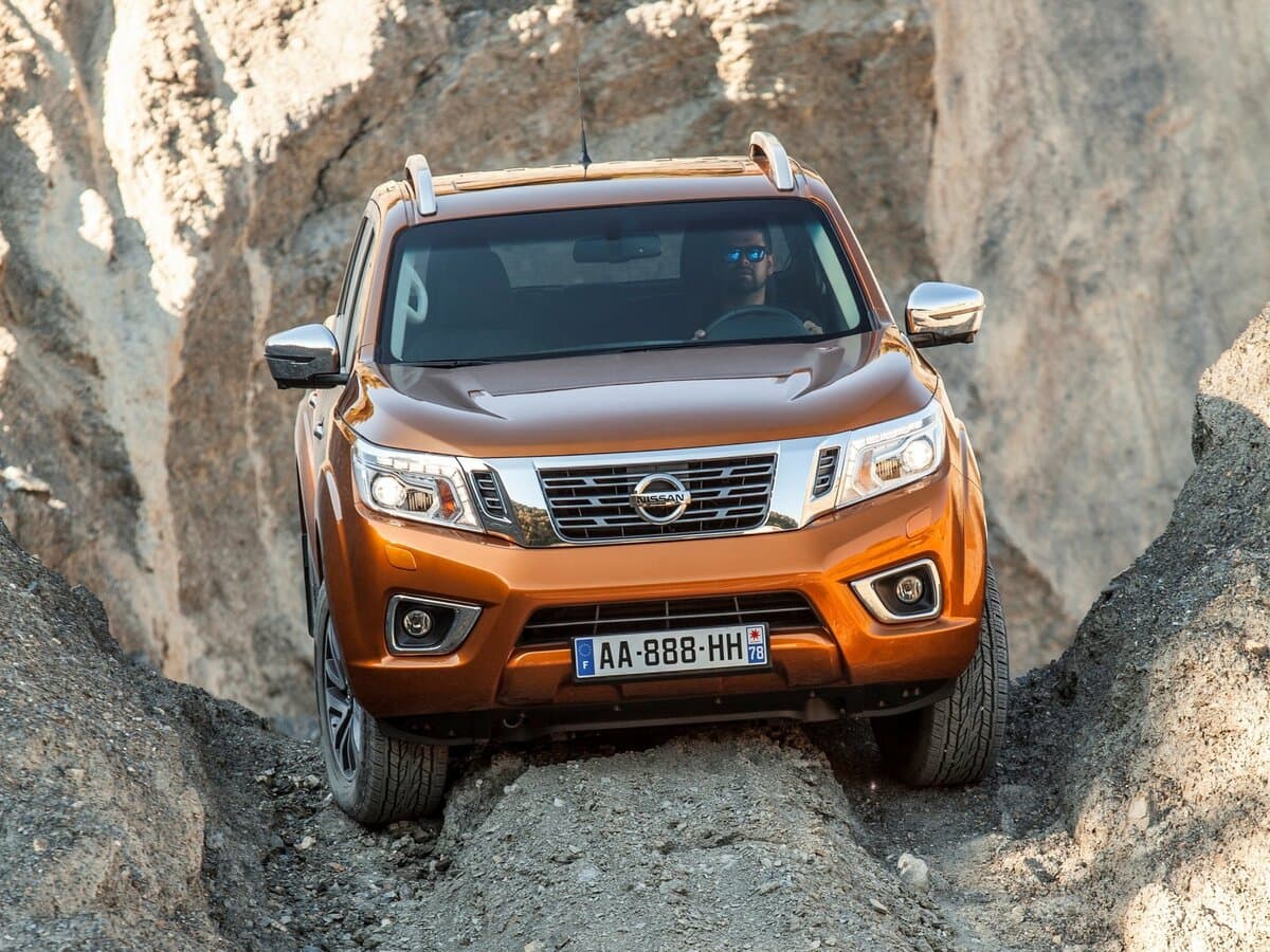 Nissan Navara (Frontier) IV (D23) — Öndən