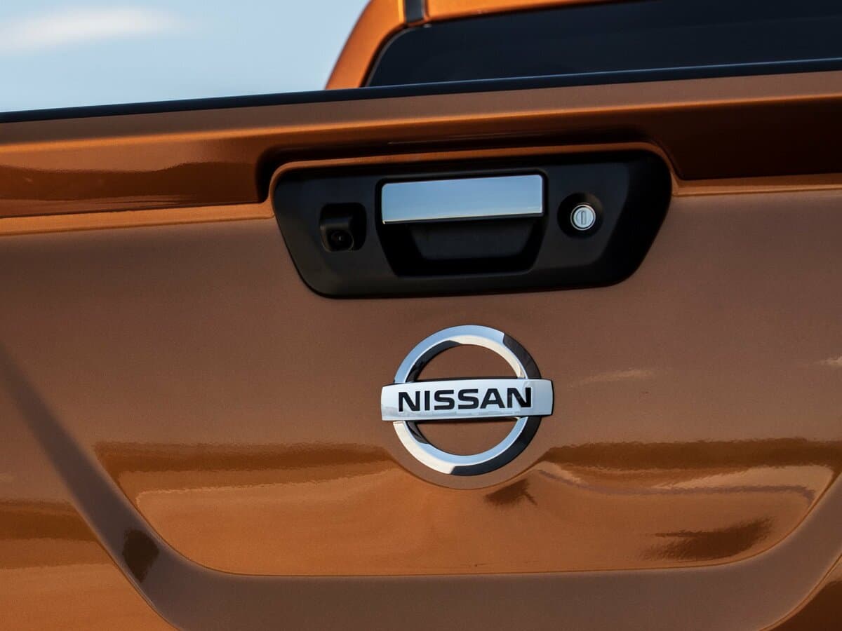 Nissan Navara (Frontier) IV (D23) — Salon, arxadan
