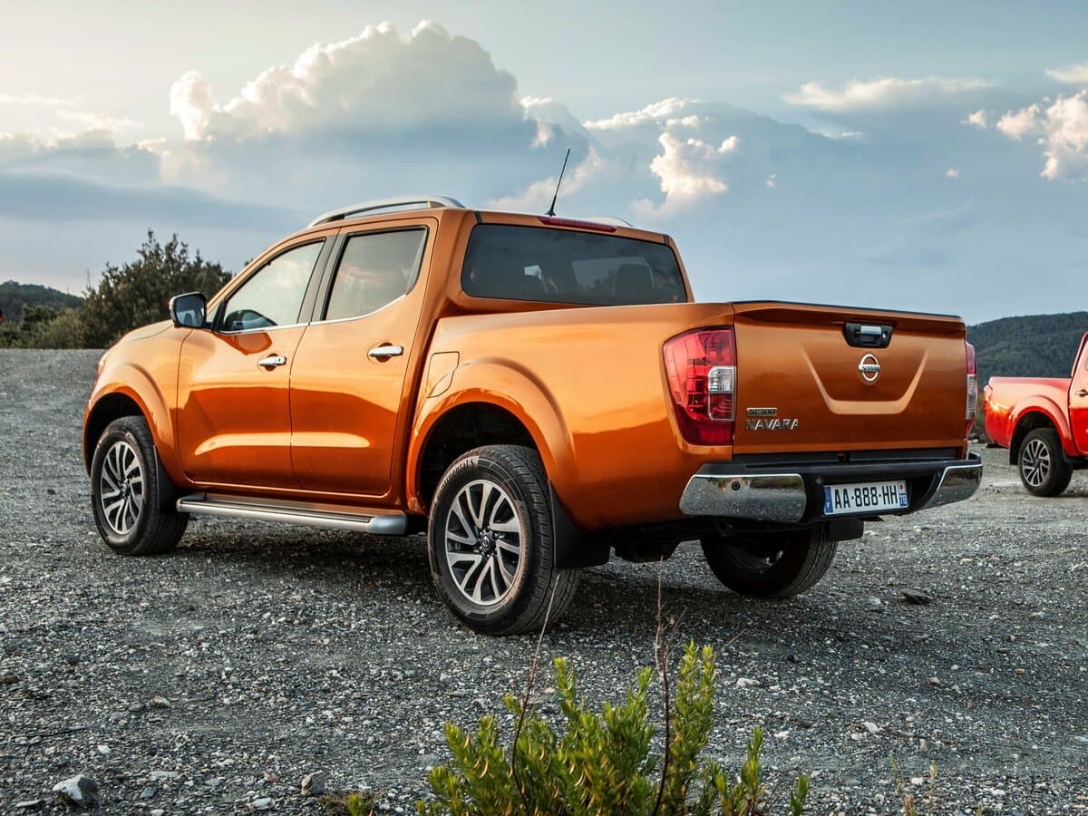 Nissan Navara (Frontier) IV (D23) — 3/4 arxadan