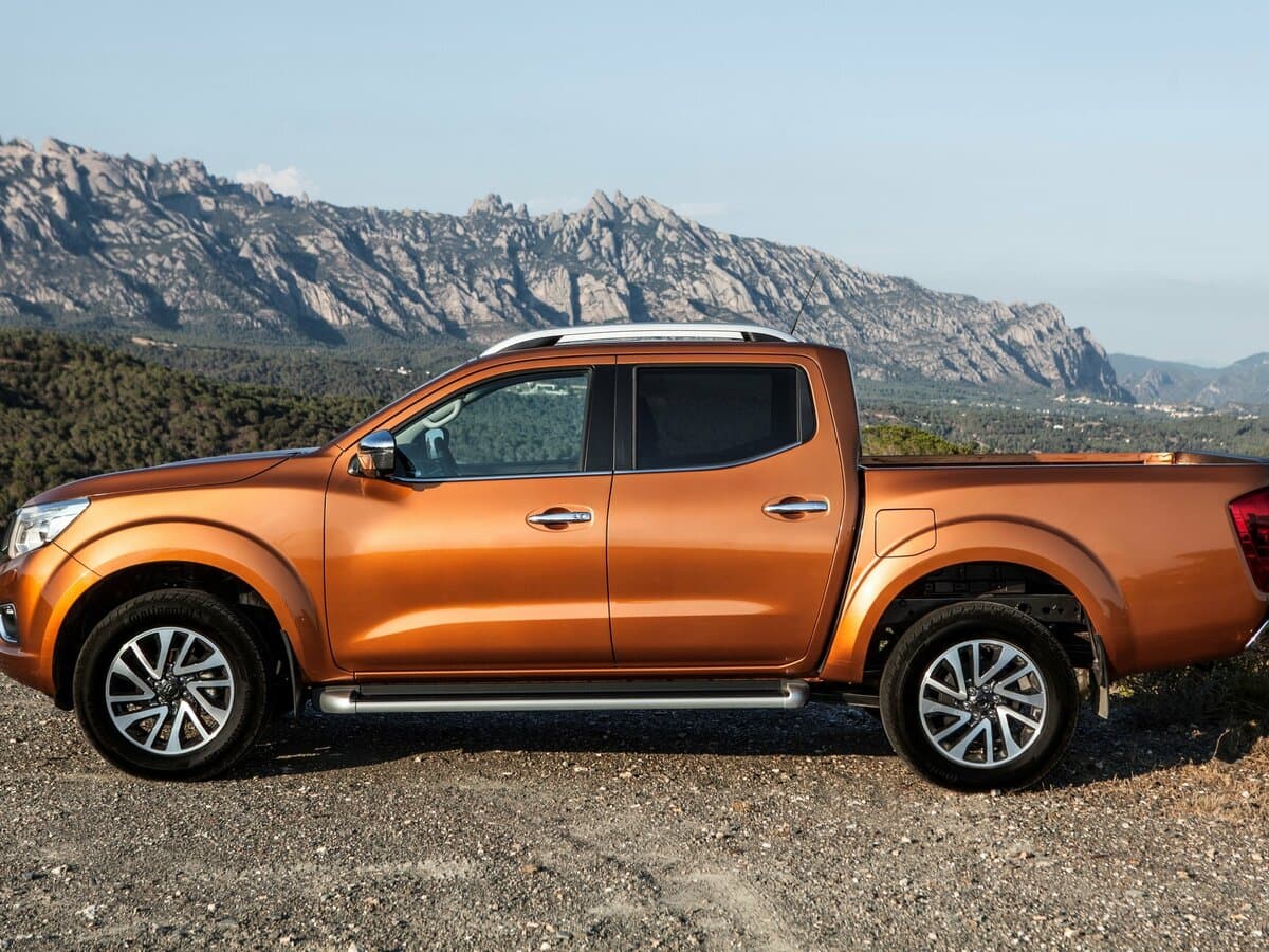Nissan Navara (Frontier) IV (D23) — Yandan
