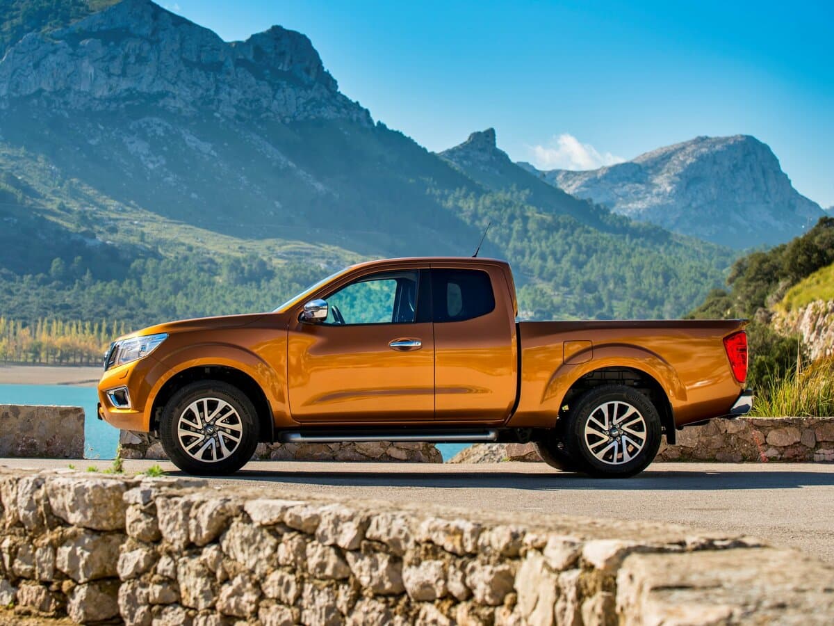 Nissan Navara (Frontier) IV (D23) — Yandan