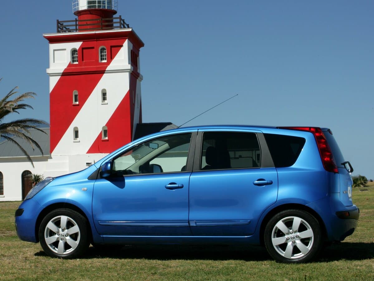 Nissan Note I — Yandan