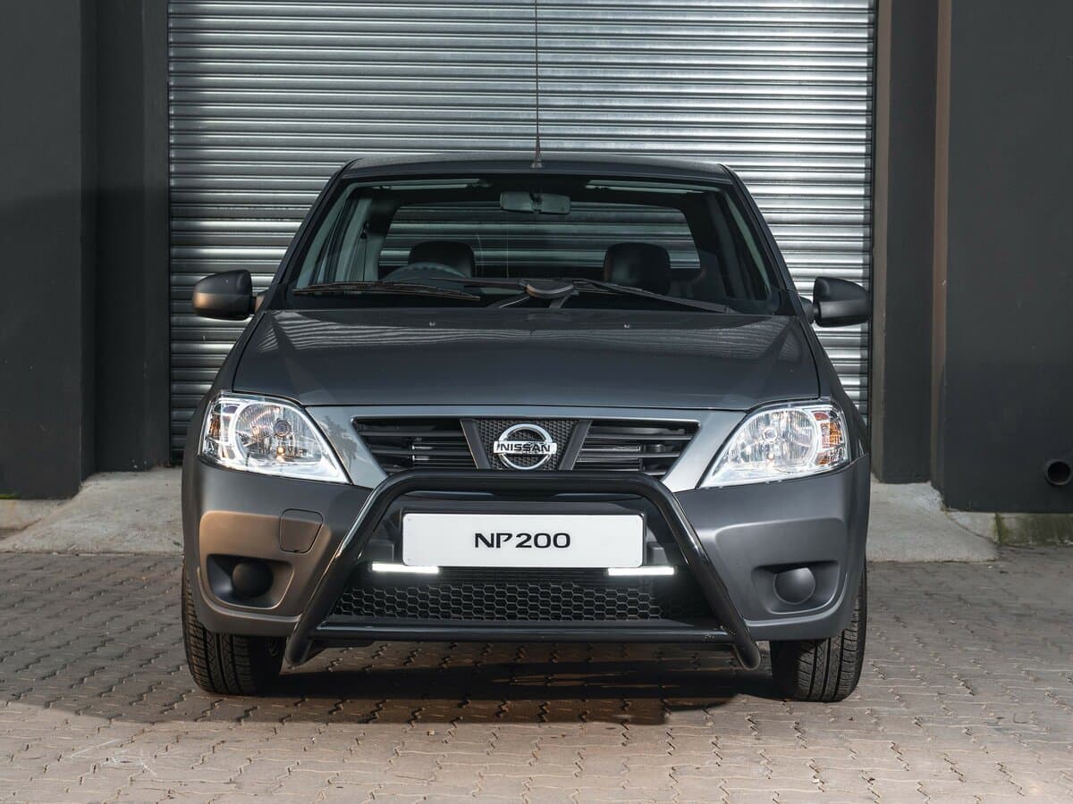 Nissan NP200 2008 – 2024 — Öndən