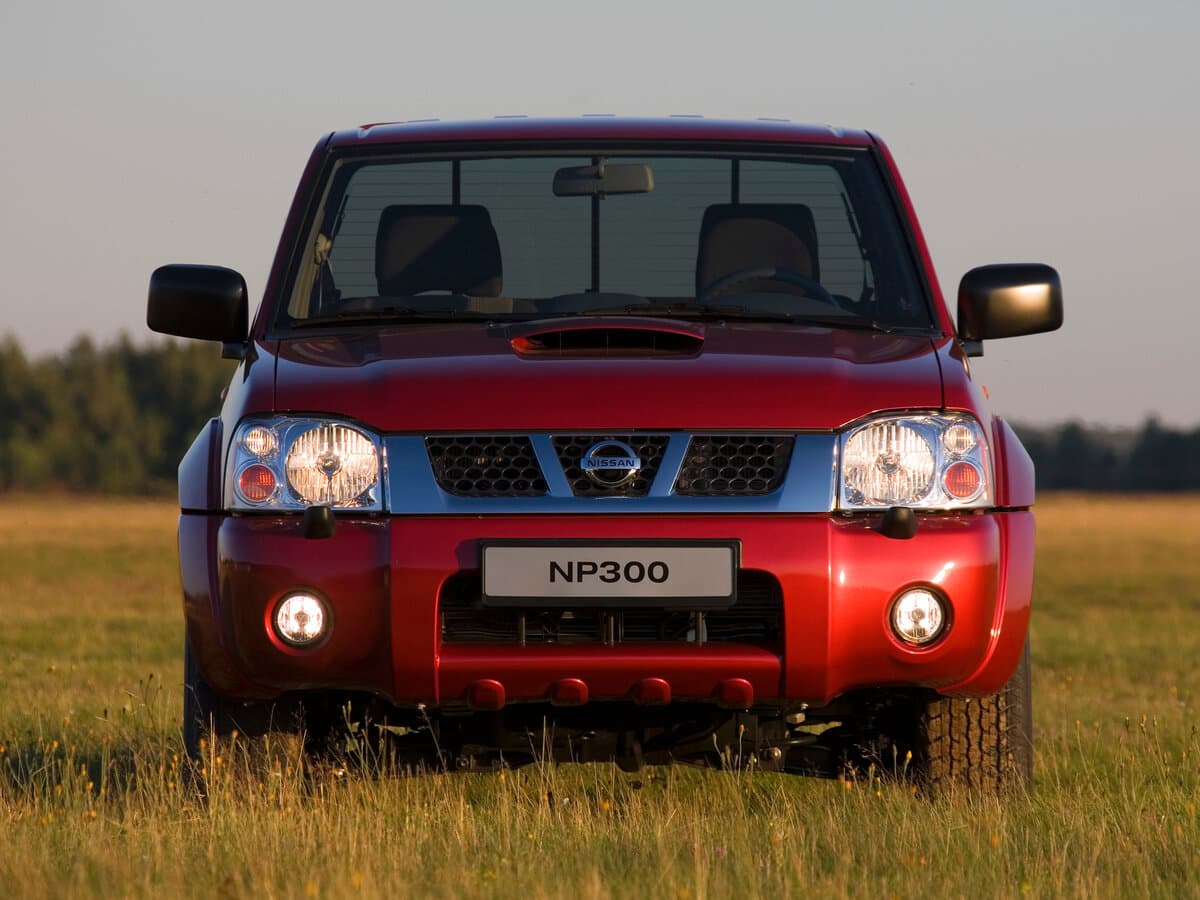 Nissan NP300 2008 – 2015 — Öndən