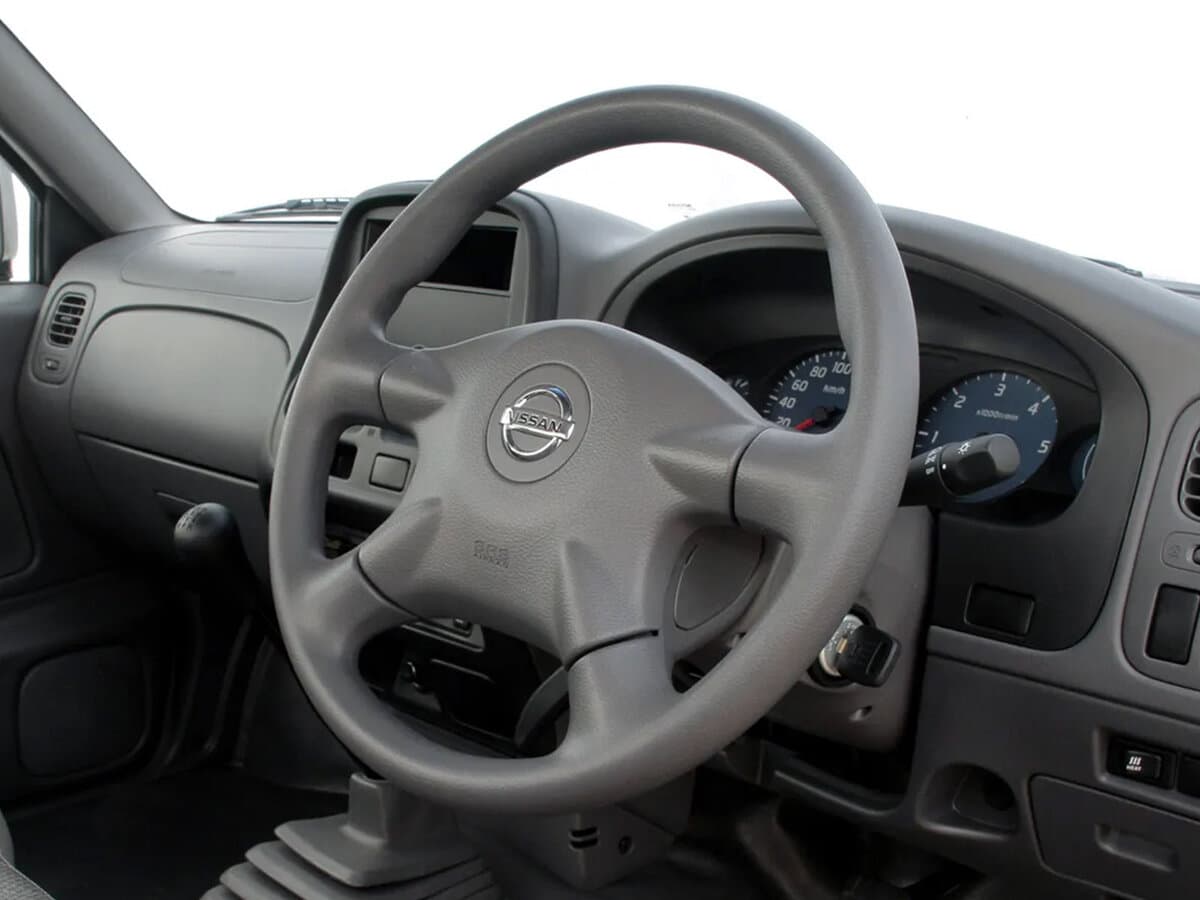 Nissan NP300 2008 – 2015 — Sükan