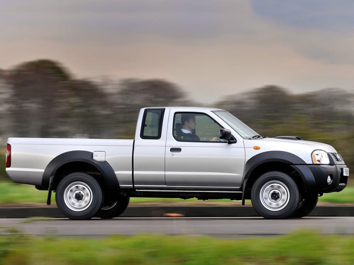 Nissan NP300 2008 – 2015 — Yandan