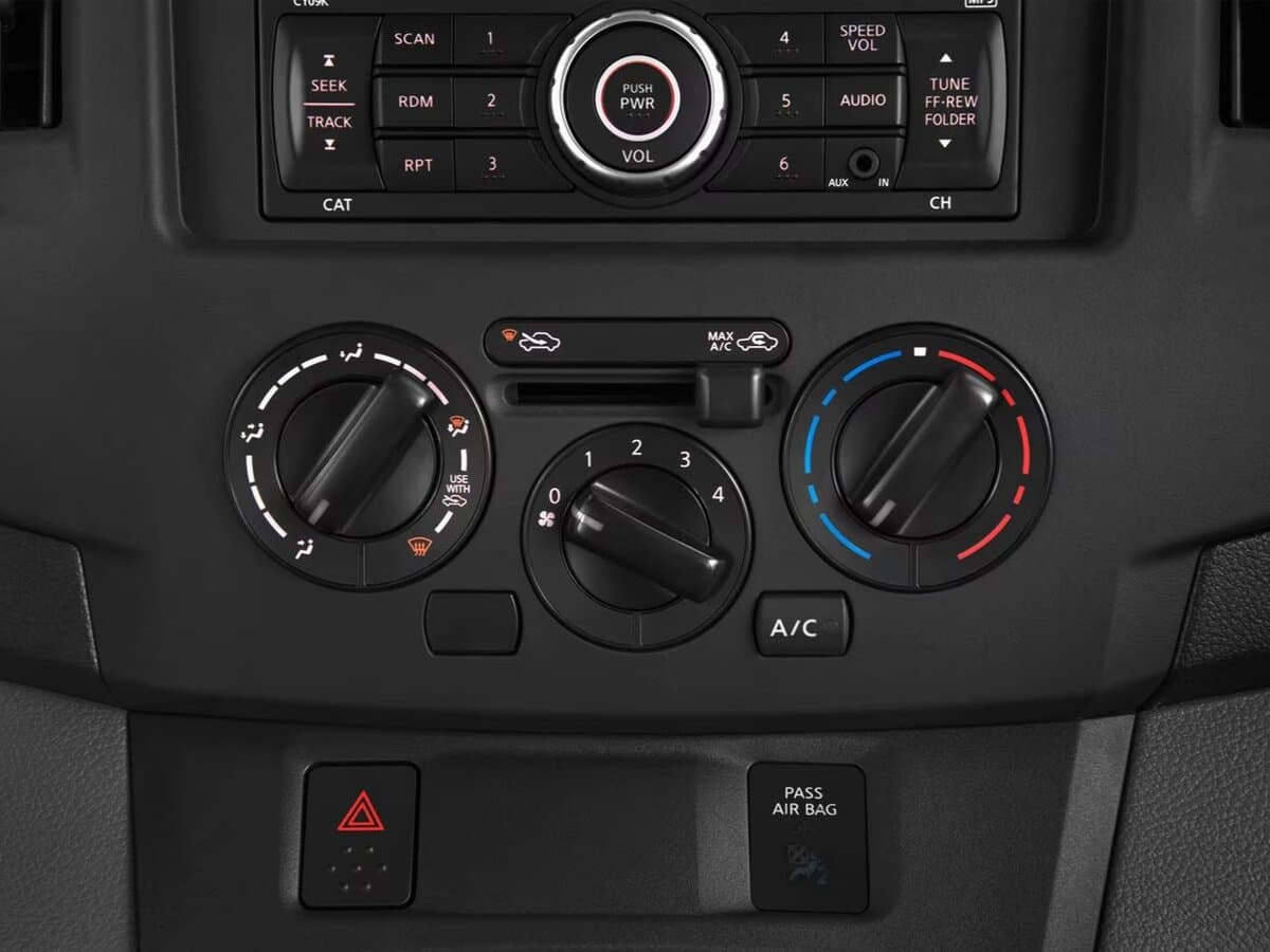 Nissan NV200 2009 – indiyədək — Salon, öndən