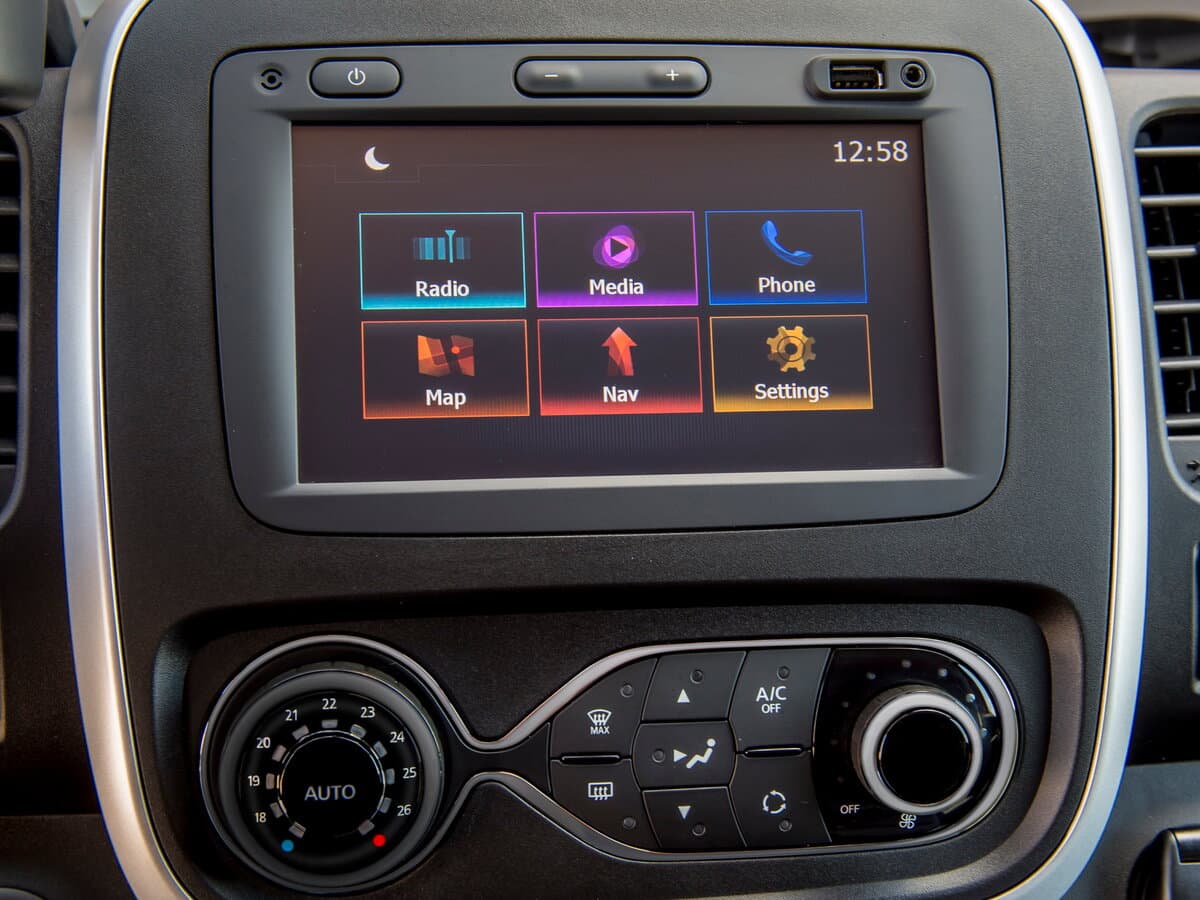 Nissan NV300 2016 – 2021 — Salon, öndən
