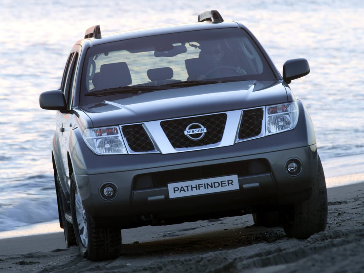 Nissan Pathfinder III — Öndən