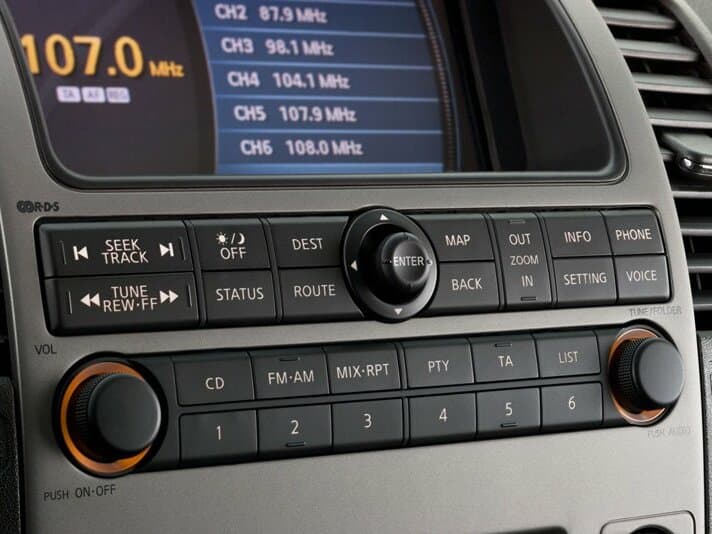 Nissan Pathfinder III — Salon, öndən