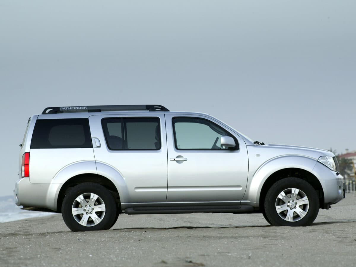 Nissan Pathfinder III — Yandan