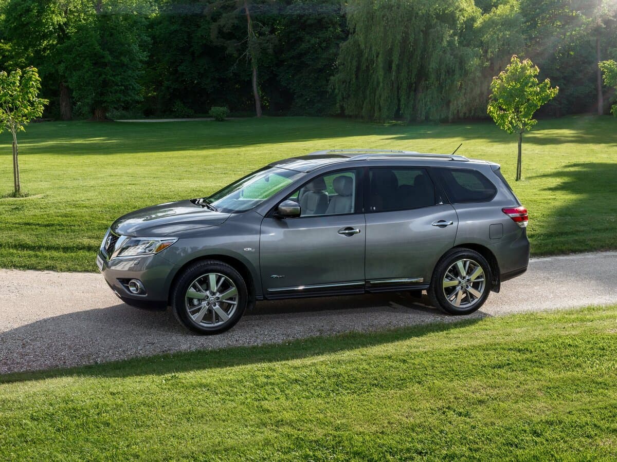 Nissan Pathfinder IV — Yandan