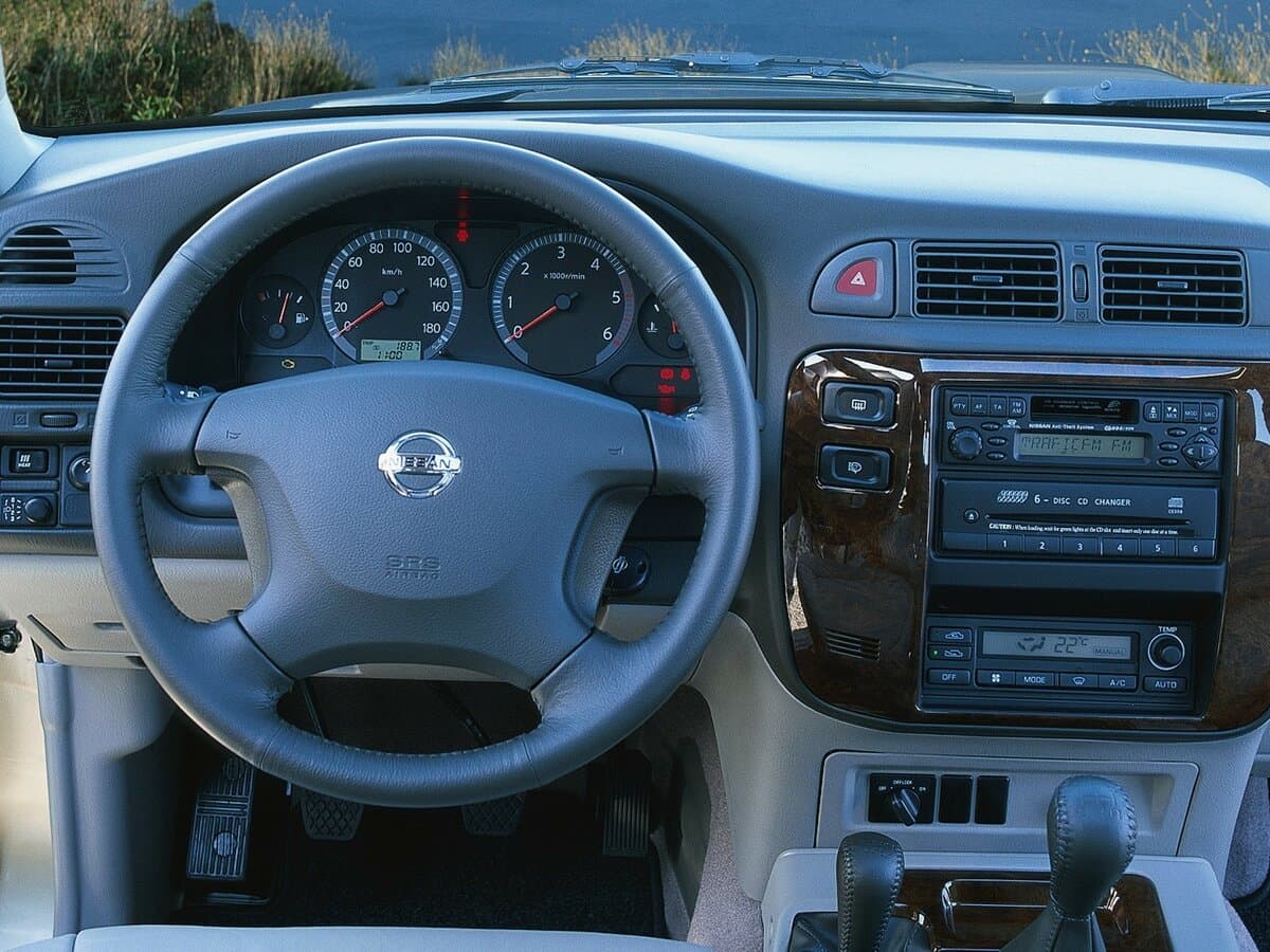 Nissan Patrol V (Y61) — Sükan