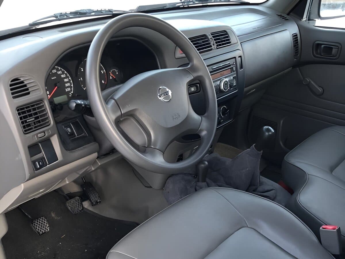 Nissan Patrol V (Y61) Restayling — Sükan
