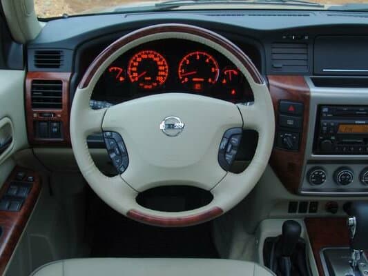 Nissan Patrol V (Y61) Restayling — Sükan