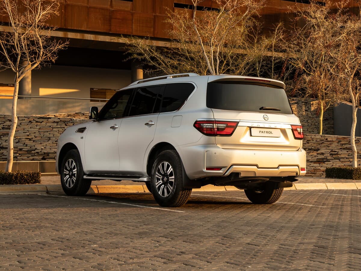 Nissan Patrol VI (Y62) Restayling 2 — 3/4 arxadan
