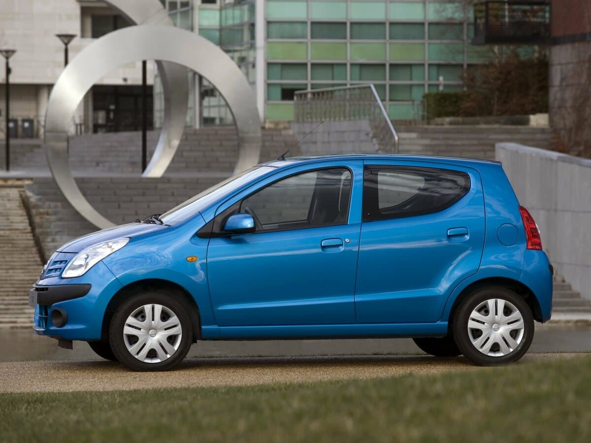 Nissan Pixo I — Yandan