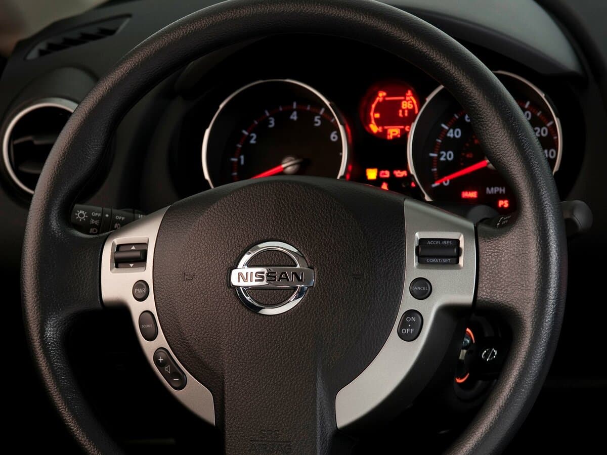 Nissan Rogue I — Sükan
