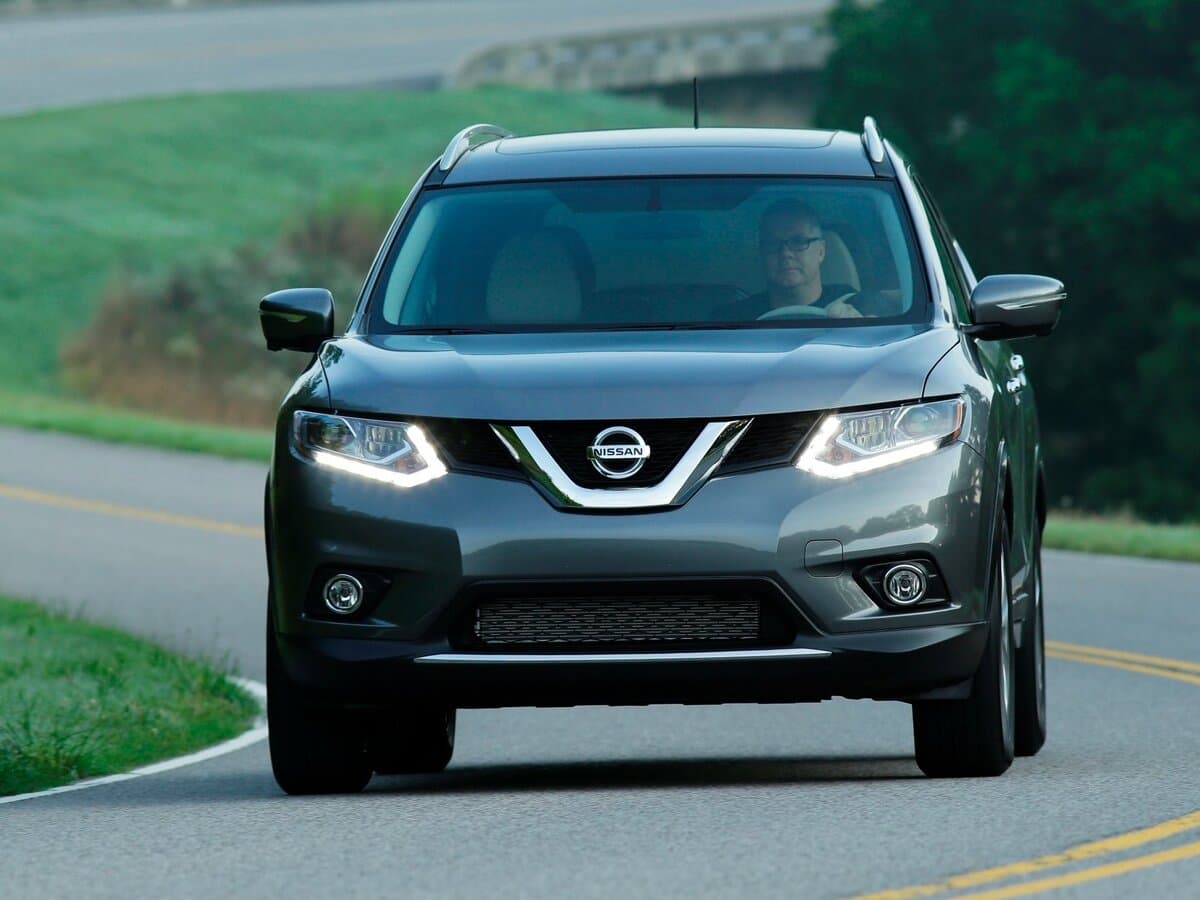 Nissan Rogue II — Öndən