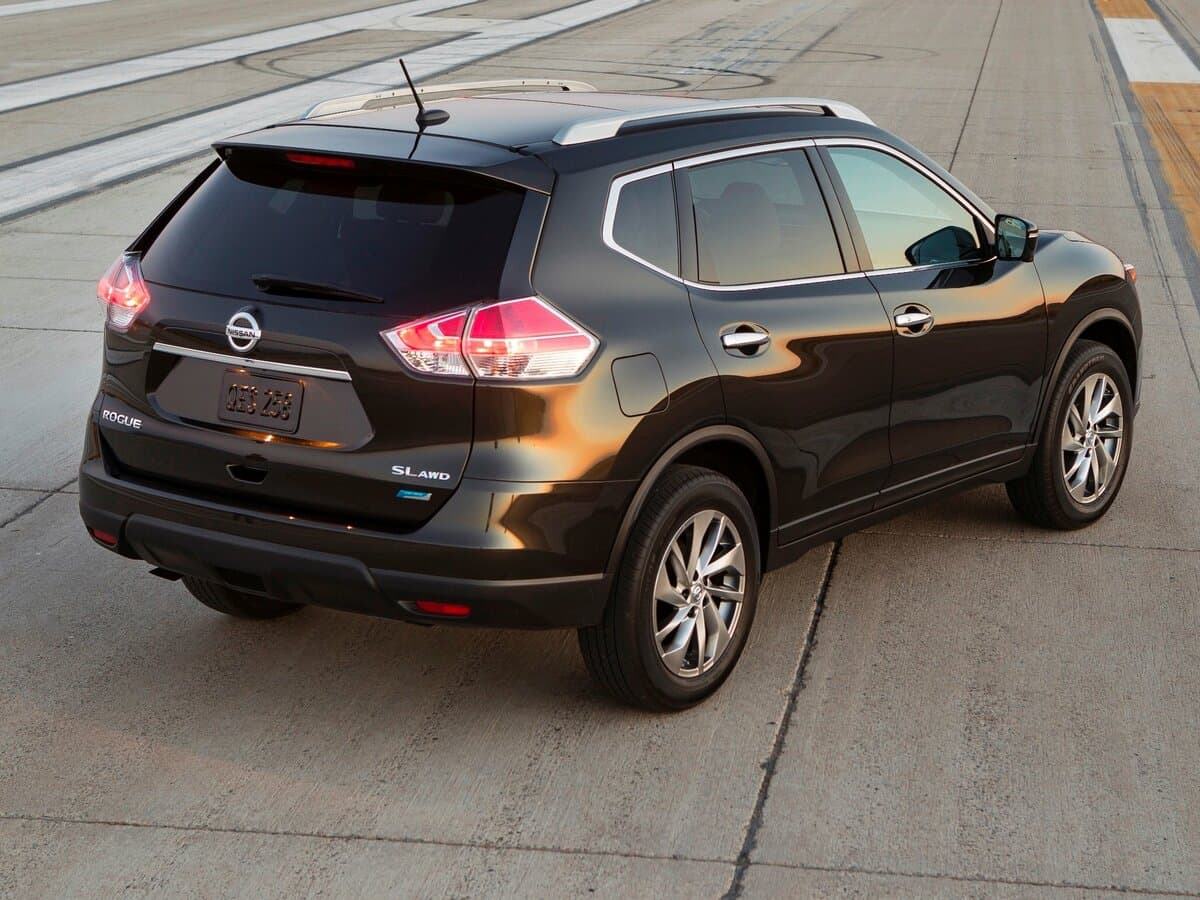 Nissan Rogue II — 3/4 arxadan