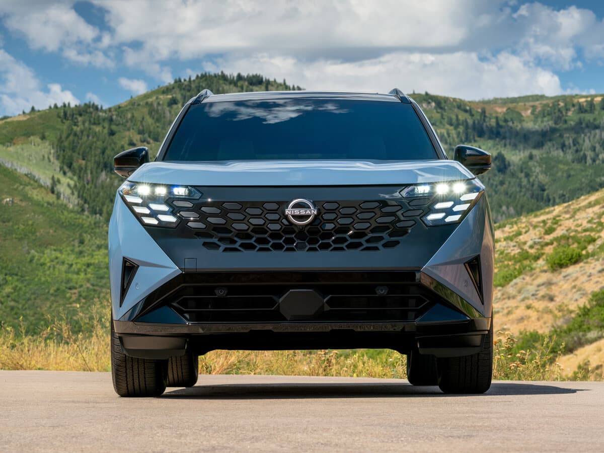 Nissan Rogue IV — Öndən