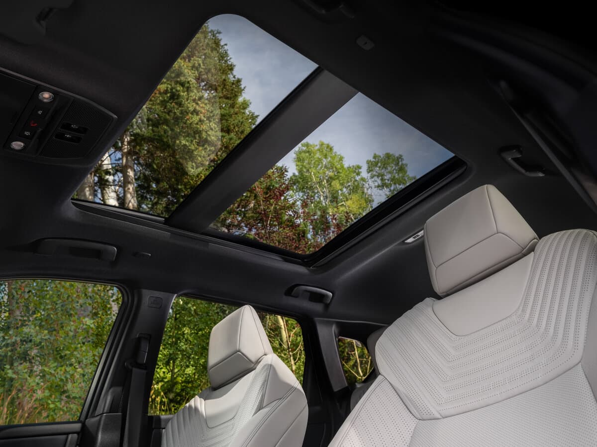Nissan Rogue IV — Salon, öndən