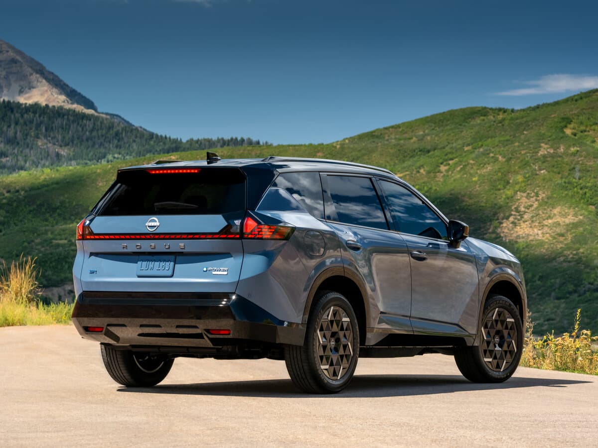 Nissan Rogue IV — 3/4 arxadan