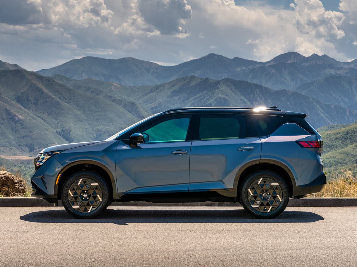 Nissan Rogue IV — Yandan