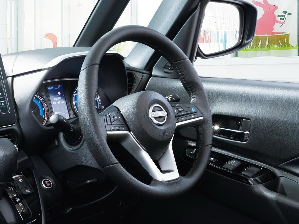 Nissan Roox II Restayling — Sükan