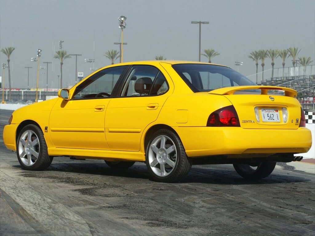Nissan Sentra V (B15) — 3/4 arxadan