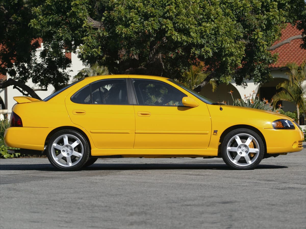 Nissan Sentra V (B15) — Yandan
