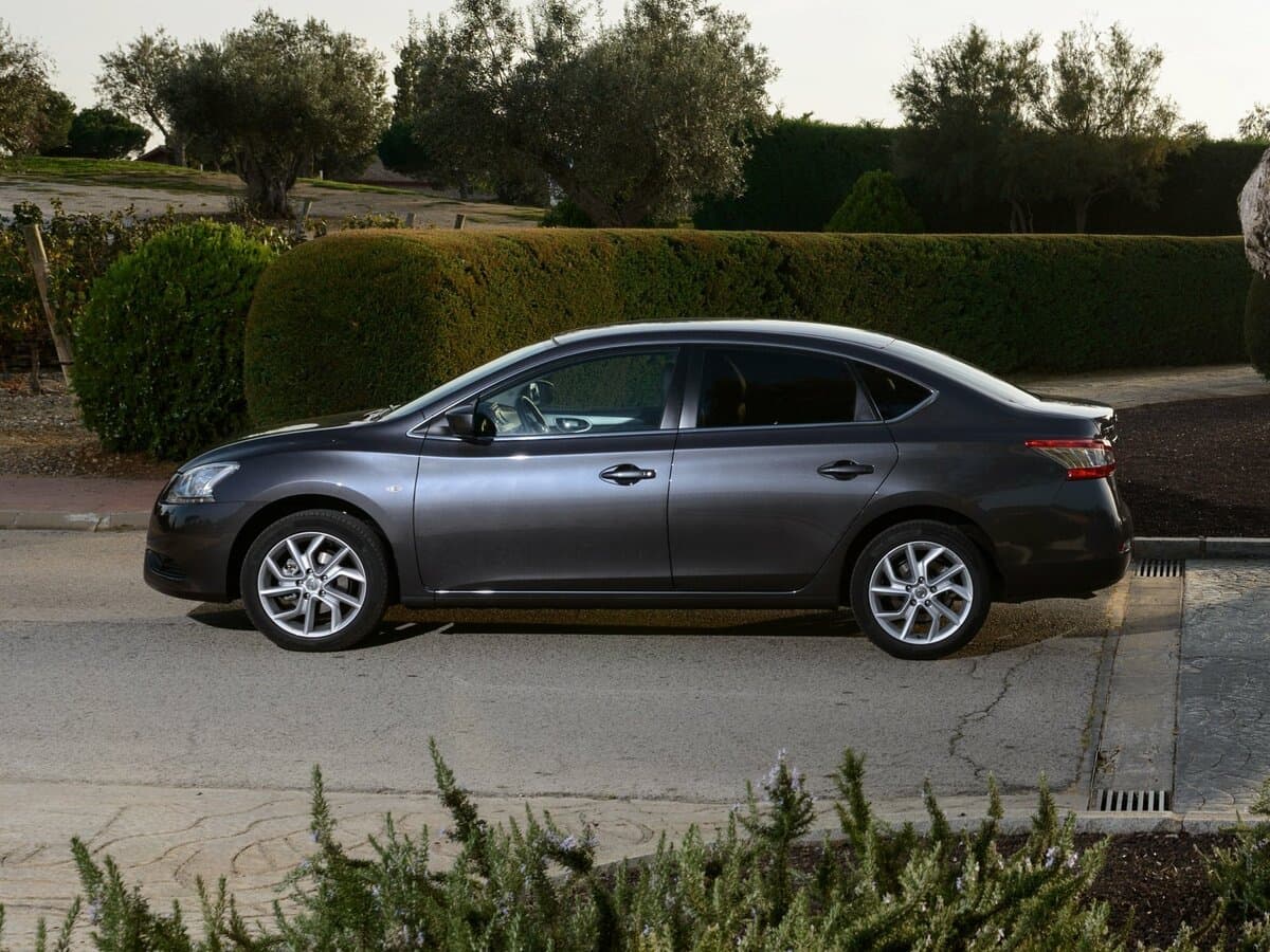 Nissan Sentra VII (B17) — Yandan