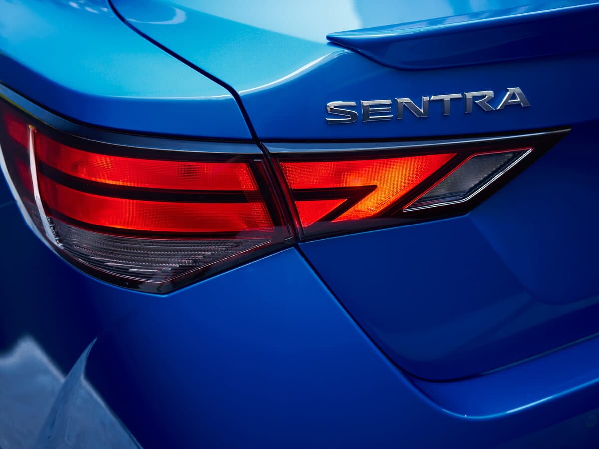 Nissan Sentra VIII (B18) — Detal