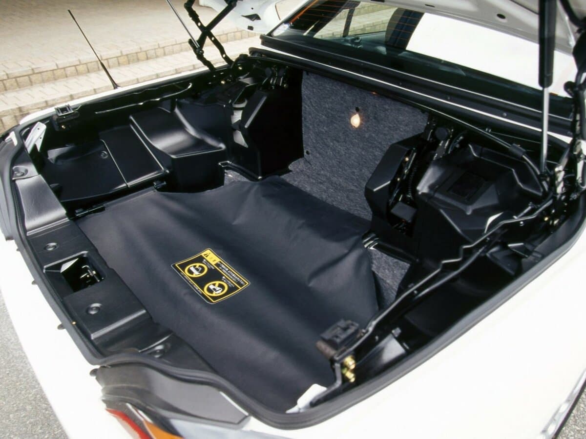 Nissan Silvia VII (S15) — Salon, öndən