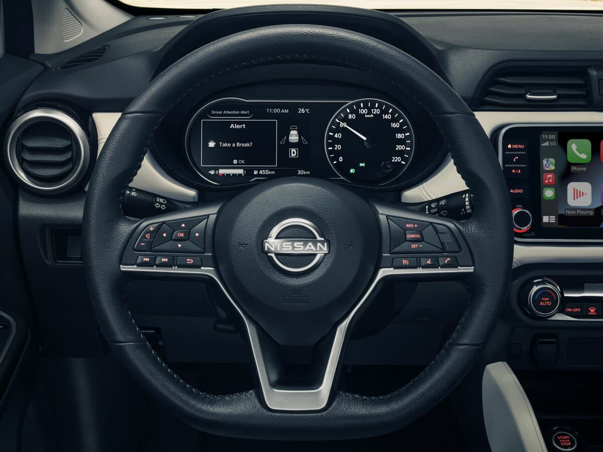 Nissan Sunny N18 Restayling — Sükan
