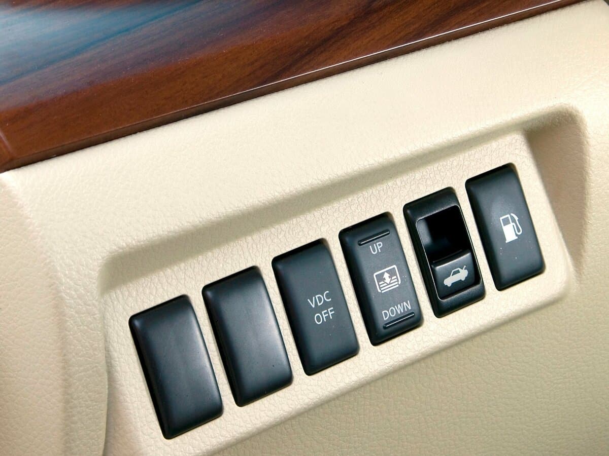 Nissan Teana II (J32) — Salon, öndən