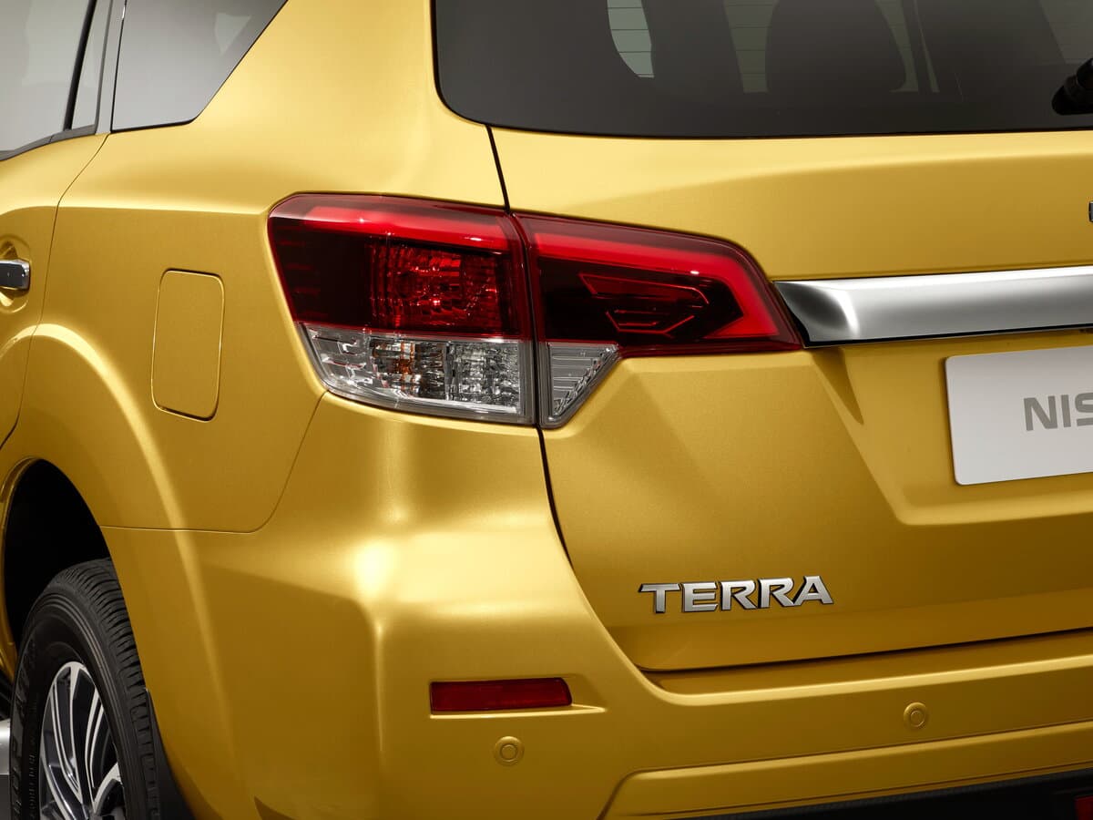 Nissan Terra I — Detal